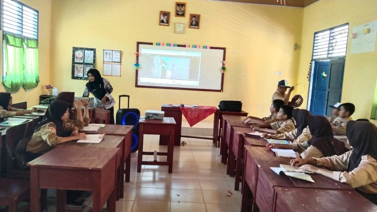 Pembiasaan Literasi Setiap Hari Sebelum Memasuki Jam Pelajaran